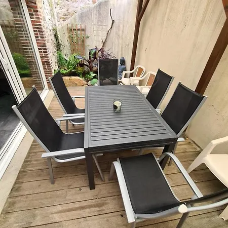 Udon-thani De Groupe A 4 Min Du Puy Du Fou *